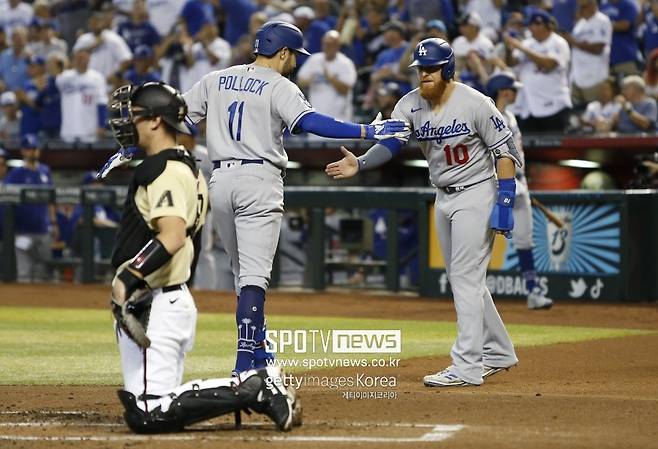 ▲ AJ 폴락(왼쪽)-저스틴 터너