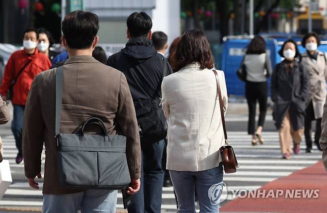 쌀쌀한 출근길 [연합뉴스 자료사진]