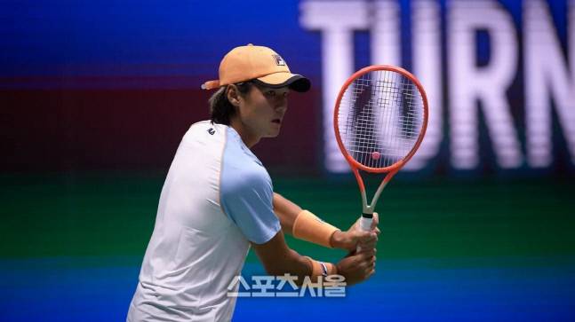 권순우의 백핸드. 카자흐스탄테니스연맹 홈페이지