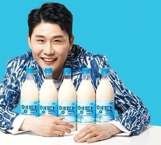 가수 영탁의 영탁 막걸리 광고. /사진=뉴시스