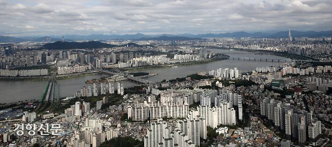 서울 동작구 상공에서 바라본 도심 /김창길 기자