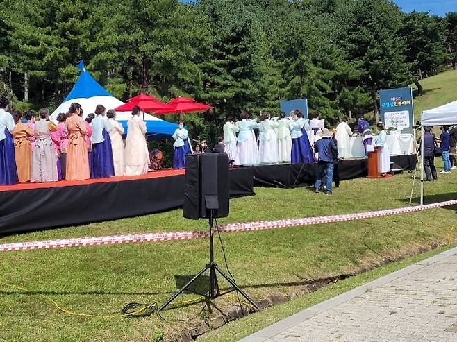 무령왕 발굴 50년 헌다행렬 모습.