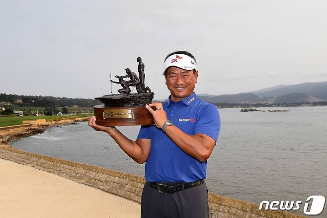 최경주가 27일(한국시간) PGA 챔피언스투어 퓨어 인슈어런스 챔피언십에서 우승을 차지했다. © AFP=뉴스1