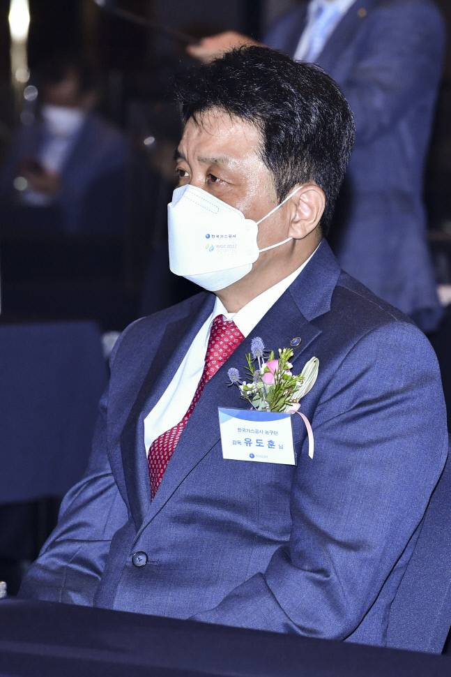대구 한국가스공사 유도훈 감독이 27일 대구 인터불고호텔에서 열린 구단 창단식에 참석해 행사를 관람하고 있다.  제공|KBL