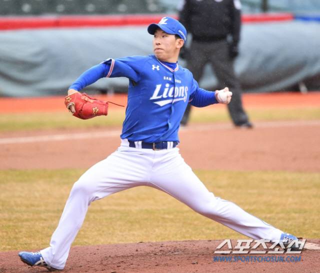 3월 1일 부산 사직야구장에서 롯데 자이언츠와 삼성 라이온즈의 연습경기가 열렸다. 삼성 선발 허윤동이 힘차게 투구하고 있다. 부산=송정헌 기자 songs@sportschosun.com