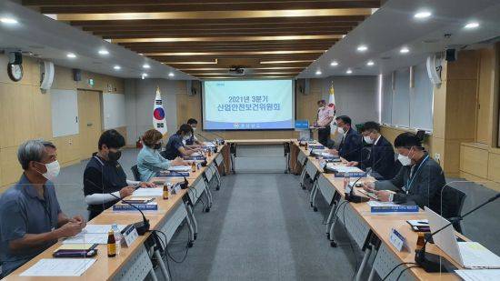 경상남도가 27일 산업재해 예방을 위해 산업안전보건위원회를 개최했다.[이미지출처=경상남도]