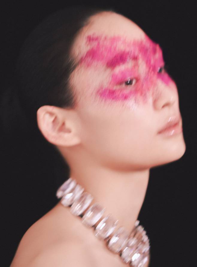 목걸이 1백29만원 스와로브스키.