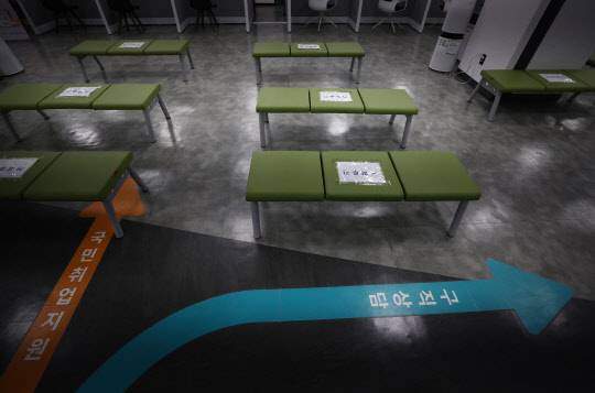 27일 한국은행에 따르면 실제 실업률이 공식 실업률 보다 0.3%p 높을 수 있다는 분석이 나왔다. 23일 오후 마포구 서울서부고용복지플러스센터 취업, 구직 상담실이 텅 비어있다.