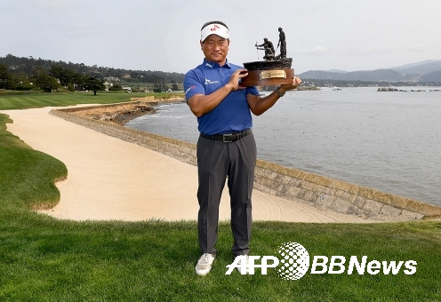 2021년 미국프로골프(PGA) 챔피언스투어 퓨어 인슈어런스 챔피언십 우승을 차지한 최경주 프로. 사진제공=ⓒAFPBBNews = News1