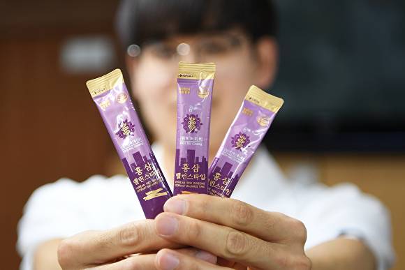 영주시가 지역 고교생 건강을 위해 지원하는 홍삼스틱. [사진=영주시]