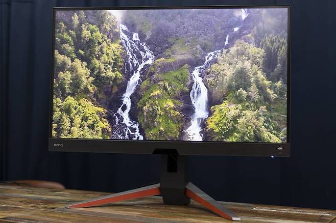 '베사 디스플레이HDR 400' 기준에 맞는 HDR 기능을 갖춰 영상 및 게임에서 수준급의 HDR 화상을 볼 수 있다. 출처=IT동아