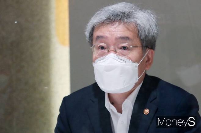 고승범 금융위원장이 27일 서울 중구 명동 은행연합회 뱅커스 클럽에서 열린 금융위원회, 경제-금융전문가 간담회에 참석, 발언을 하고 있다./사진=임한별 기자