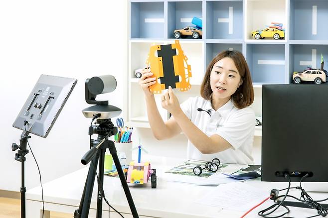 BMW 코리아 미래재단이 초등학생 대상 비대면 과학 창의교육 프로그램인 ‘온라인 주니어 캠퍼스’를 공식 출범하고 전남 진도군에서 첫 수업을 마쳤다. /사진=BMW 코리아