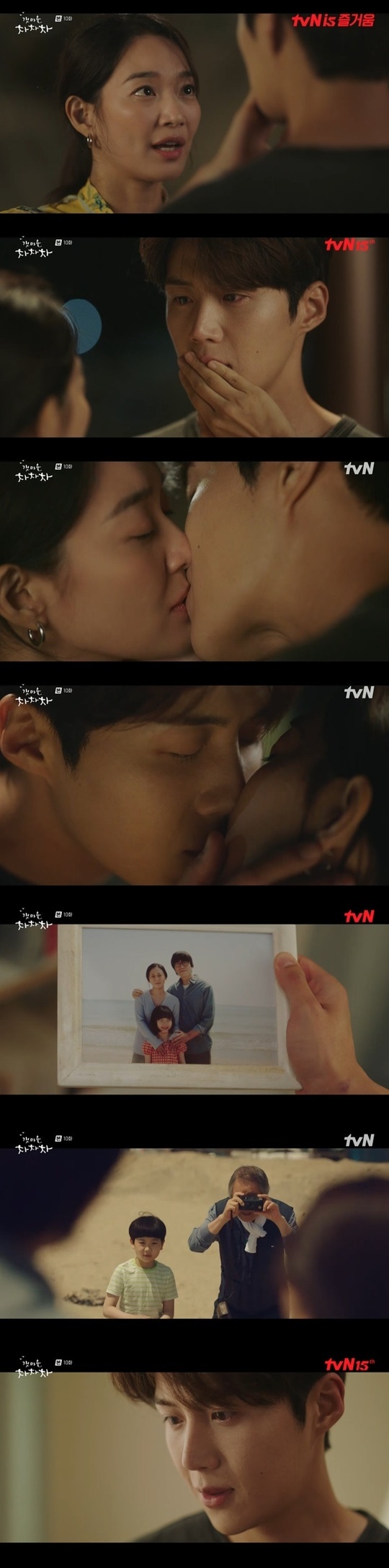 Kim Seon-ho and Shin Min-a confirmed their hearts with a kiss and became lovers.In the 10th episode of TVNs Saturday Drama Gangmae Cha Cha Cha (playplayed by Shin Ha-eun/directed Yoo Jae-won), which was broadcast on September 26, Hong Doo-sik (played by Kim Seon-ho) identified the formerly resonant At the beat, Yoon Hye-jin (Shin Min-a).On the day of the broadcast, Hong Doo-sik was hit by a gunman who broke into the house of Yoon Hye-jin.Yoon Hye-jin was tearful with more concern about Hong Doo-siks wound than the bruises left on my arm, and Ji Sung-hyun (Lee Sang-min) who saw the affection of the two pushed back the Confessions he was trying to do to Yoon Hye-jin.Yoon Hye-jin, who came out of the hospital, was afraid to go back to the house where the gunman broke in, and spent the night together in the living room of Hong Doo-siks house, and Hong Doo-sik confessed his guilt about his grandfathers death.When Hong Doo-sik was playing soccer as a child and did not find his grandfathers heart attack quickly, Yoon Hye-jin comforted Hong Doo-sik, saying, I would have burst my grandfathers costume in the sky.Yoon Hye-jin, who became closer to Hong Doo-sik, was confused when his unrequited love Ji Sung-hyun made love Confessions.The only thing I regret while living is that I did not have Confessions for you 14 years ago, said Ji Sung-hyun, who said, I have become more heartbroken than before.Yoon Hye-jin did not answer Ji Sung-hyuns Confessions and left Seoul outing with his friend, Pyo Mi-sun (Kong Min-jung), in a complex mind.On the way, Yoon Hye-jin asked Hong Doo-sik to pull out the code because he did not remove the code, and Hong Doo-sik entered the room of Yoon Hye-jin and saw a family photo of the resonance At the beat with his mother who died as a child.Yoon Hye-jin was shopping with the top line and eating lobsters, but he was only talking about resonance. He was trying to get rain when it rained and showed a change of 180 degrees from the past.Yoon Hye-jin did not hate to rain anymore because of the memory of rain with Hong Doo Sik.After realizing his mind toward Hong Doo-sik, Yoon Hye-jin gave up Hokang and returned to the resonance.I have something to say today, Mr. Handy, Mr. Hong I like you. I am a planned human being who has a human timetable up to ninety-nine years old.I like you. Mr. Handy, Mr. Hong is the opposite of an individualist who hates crossing lines. But I do not know all that and I am Mr.Handy, I like you, he said, I do not want you to do anything. I feel like Im going to blow up at any time.I cant help it, Confessions said.Hong said, I can not help it anymore, kissing Yoon Hye-jin when he stopped his mouth.In addition to the past, Hong Doo-siks grandfather expressed his wish that If our doo-sik is left alone later, send a good person to the side so that he will not be lonely without me. In addition, Hong Doo-sik recognized the family photo of Yoon Hye-jin and said, Then was the child dental?