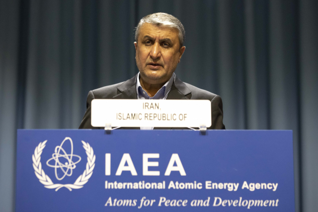 모하마드 에슬라미 이란 원자력청(AEOI) 청장이 지난 20일(현지시간) 오스트리아 빈에서 열린 제65차 국제원자력기구(IAEA) 총회에서 연설하고 있다./빈=AP연합뉴스