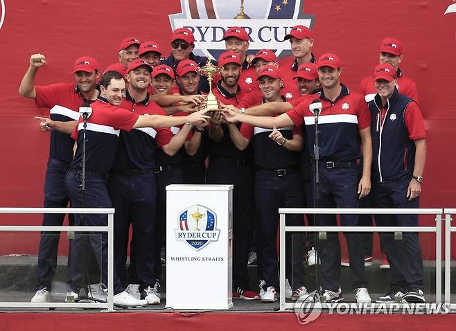 승리를 자축하는 미국 선수단. [EPA=연합뉴스]