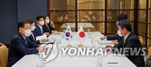 양자 회담하는 정의용 외교 장관과 모테기 일본 외무상 정의용 외교부 장관이 2021년 9월 23일 미국 뉴욕에서 모테기 도시미쓰 일본 외무상과 양자 회담을 하고 있다.[외교부 제공. 재판매 및 DB 금지]