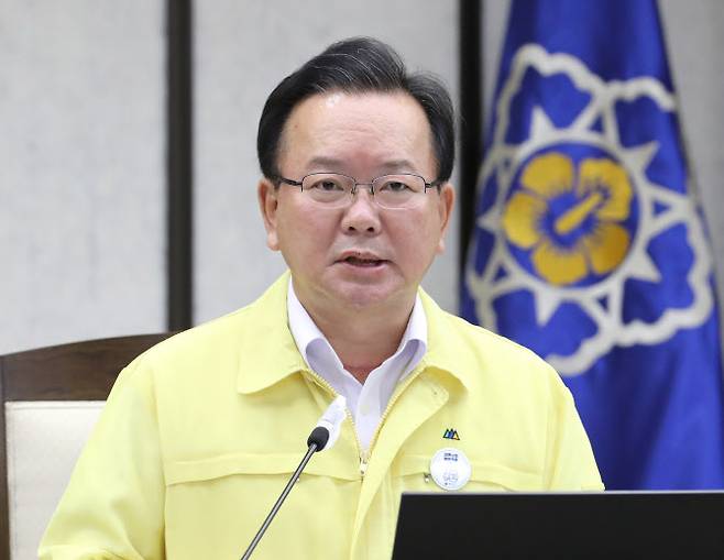 김부겸 국무총리가 28일 오전 세종시 정부세종청사에서 열린 신종 코로나바이러스 감염증(코로나19) 대응 중앙재난안전대책본부 회의를 주재하며 발언하고 있다. (사진=연합뉴스)
