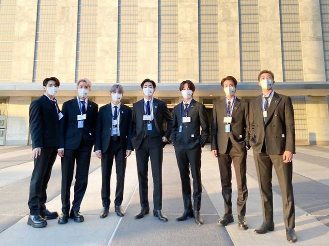 방탄소년단 (@BTS_official)