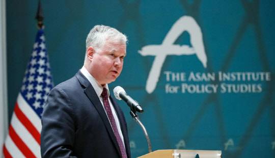 스티븐 비건 비건 미 국무부 부장관 겸 대북특별대표가 지난해 서울 종로구 아산정책연구원에서 '미국과 한반도의 미래'를 주제로 강연을 하고 있는 모습. <연합뉴스>