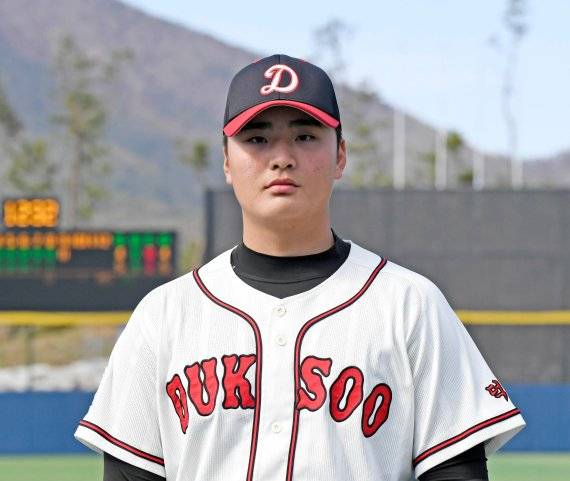 '역대급' 유망주로 꼽히는 덕수고 투수 심준석을 놓고 한화 팬심이 후끈 달아 올라 있다. / 사진=박범준 기자