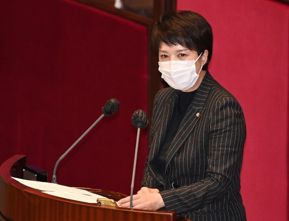 김은혜 국민의힘 의원이 28일 서울 여의도 국회에서 열린 본회의에서 자유발언을 하고 있다. 사진=뉴스1화상