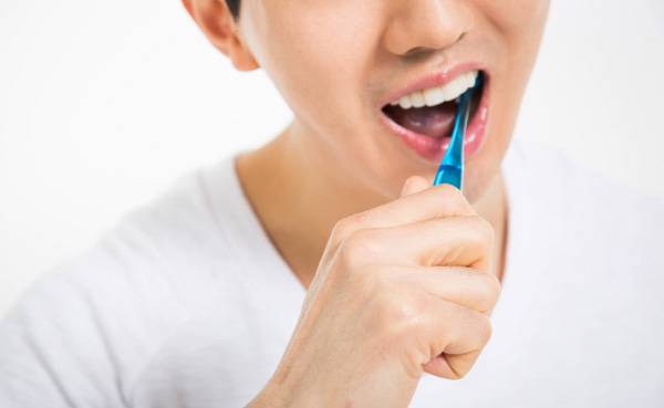 입냄새가 고민이라면 양치 후 50도 내외 따뜻한 물로 입을 헹구도록 한다./사진=클립아트코리아