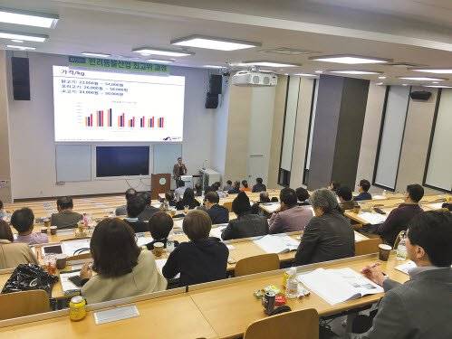 건국대에서 개설하는 ‘제5기 건국대학교 반려동물산업 최고위 과정’은 이론 중심의 연구 교수진과 필드 중심 전문가 교수진을 배치해 이론과 실제에 대한 지식 습득에 최적화되도록 설계됐다. [사진 건국대]