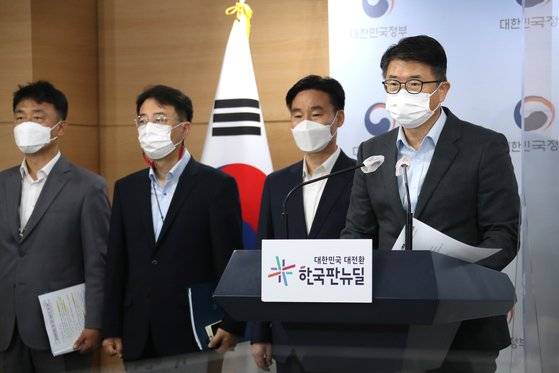 장상윤 국무조정실 사회조정실장이 지난 7월 9일 정부서울청사 브리핑실에서 정부 부처 합동으로 중대재해처벌법 시행령 제정안 입법예고 브리핑을 하고 있다. 연합뉴스