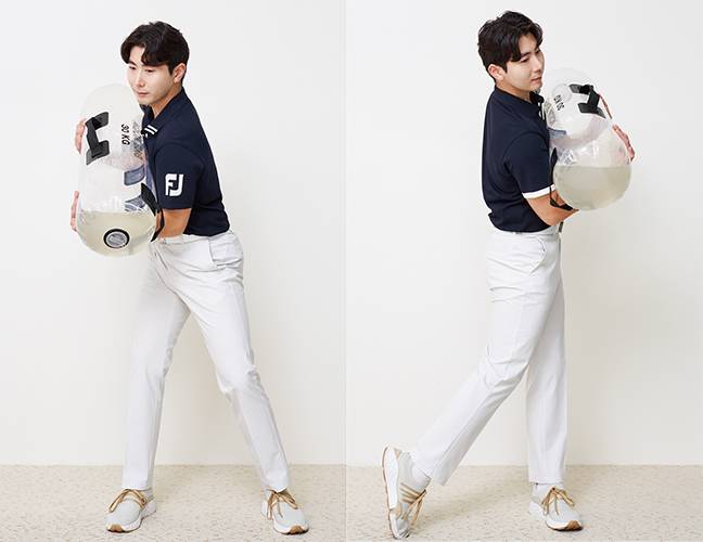 훈련 방법
➊ 셋업 시 균형을 잡을 수 있을 만큼 아쿠아백에 물을 채운다.
➋ 백스윙 시 물이 완전히 앞쪽으로 쏟아지도록 상체를 90도로 회전한다. 
➌ 다운스윙 시 골반을 회전하면서 반대쪽으로 물이 쏟아지도록 한다.