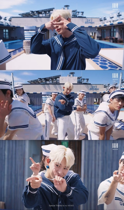 원호의 두 번째 미니 앨범 "블루 레터(Blue Letter)" 타이틀곡 "블루"의 특별한 안무 영상을 공개했다.  사진 = 원호 유튜브 캡처