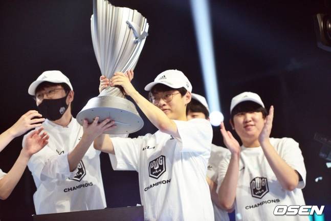 2021 LCK 서머 시즌 MVP를 차지한 '쇼메이커' 허수.