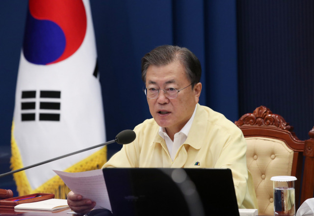 문재인 대통령이 28일 오전 청와대 여민관 영상회의실에서 열린 국무회의에서 발언하고 있다. /연합뉴스