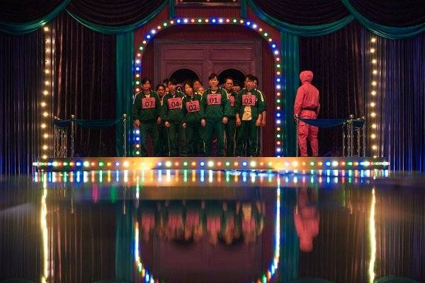 넷플릭스 오리지널 시리즈 ‘오징어게임’이 ‘전 세계 가장 많이 본 TV 쇼(프로그램)’ 1위에 올랐다. OTT 콘텐츠 순위 사이트 플릭스패트롤이 산정하는 관련 차트는 인기 트렌드를 보여준다. 사진제공｜넷플릭스