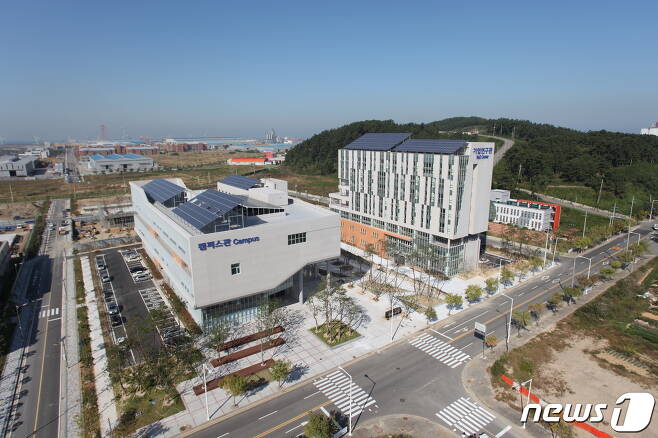전북 군산시 오식도동에 소재한 전북새만금산학융합원 전경.© 뉴스1