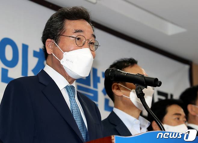 이낙연 더불어민주당 대선 예비후보가 29일 오전 인천 남동구 더불어민주당 인천광역시당을 찾아 공약을 발표한 뒤 발언을 하고 있다. 2021.9.29/뉴스1 © News1 정진욱 기자
