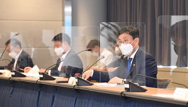 안도걸 기획재정부 2차관이 24일 서울 종로구 국민경제자문회의에서 열린 '제3차 공공조달수요발굴위원회'에서 발언하고 있다./기재부 제공