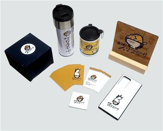 동서대 학생들이 캡스톤디자인을 통해 산학협력 과제를 수행하고 있는 ㈜부산근대화체인 '옛날옛적에' 브랜딩. 동서대학교 제공