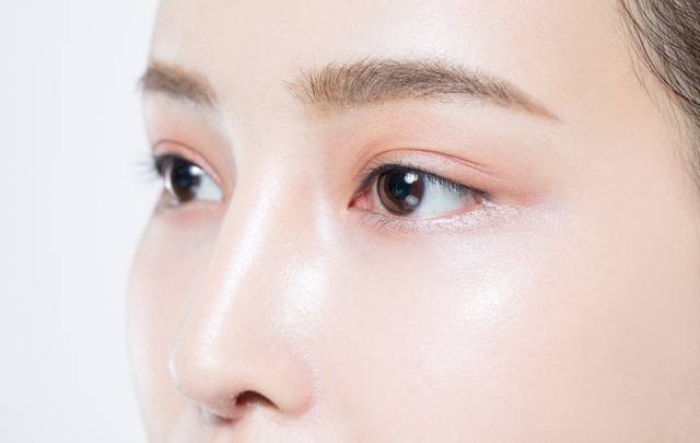 눈곱이 투명하고 치즈처럼 길게 늘어지면 안구건조증이 생긴 것일 수 있다./사진=클립아트코리아