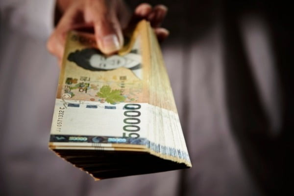 고수익 보장을 약속하며 교인들에게 수백억원을 투자받은 뒤 원금을 돌려주지 않은 교회 집사가 검찰에 송치됐다. 사진은 기사와 무관함. /사진=게티이미지뱅크
