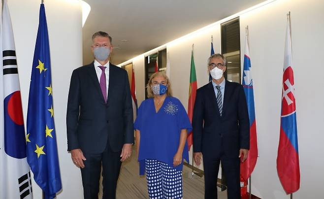 (왼쪽부터) 디어크 루카트 주한유럽상공회의소(ECCK)회장, 마리아 카스티요 페르난데즈 주한 EU대사, 크리스토프 하이더 ECCK 총장. 사진제공=주한유럽상공회의소