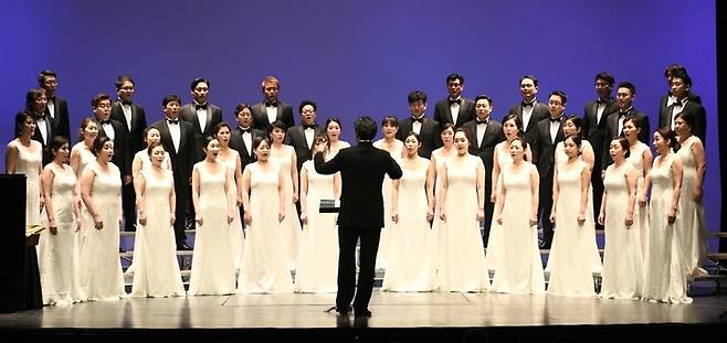 [수원=뉴시스] 수원시립합창단 공연 장면. 2021.9.29. (사진=수원시립합창단 제공) *재판매 및 DB 금지