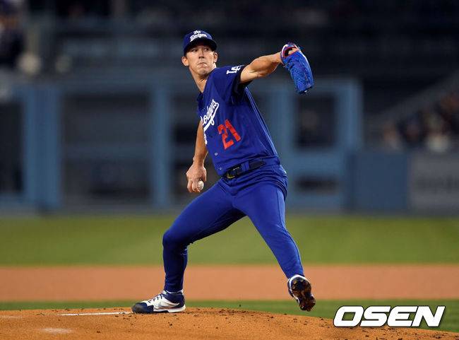 [사진] 다저스는 2021년 9월 29일(한국시간) 미국 캘리포니아주 로스앤젤레스 다저 스타디움에서 열린 ‘2021 메이저리그’ 샌디에이고 파드리스와 홈경기에서 2-1 승리를 거뒀다. 선발 등판한 워커 뷸러가 7이닝 동안 3피안타 5탈삼진 2볼넷 무실점 호투를 펼치면서 시즌 15승(4패)째를 올렸다. ⓒGettyimages(무단전재 및 재배포 금지)