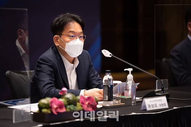 윤성로 4차위 위원장이 30일 금융 마이데이터 기업 간담회에서 발언하고 있다. (사진=4차위)