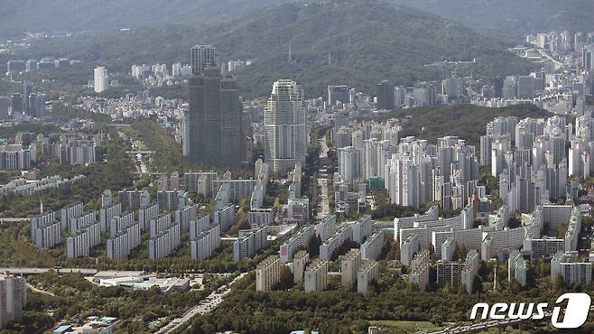 서울 송파구 롯데월드 서울스카이에서 바라본 강남구 아파트단지. 2021.9.16/뉴스1 © News1 박세연 기자