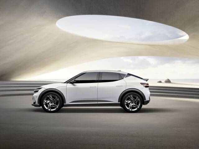 제네시스는 올 4분기부터 무선 충전 인프라 시범 사업에 GV60를 활용할 예정이다 (사진=제네시스)