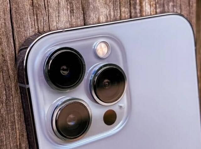 아이폰13 카메라 모듈이 아이폰 생산에 영향을 주고 있다는 소식이 나왔다. (사진=씨넷)