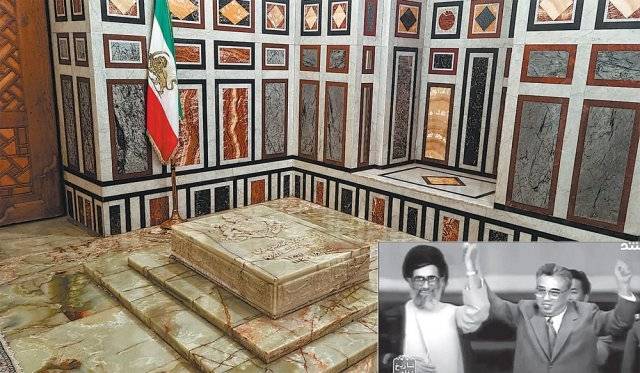 이집트 수도 카이로의 알리파이 모스크에 있는 이란 팔레비 왕조의 마지막 왕 무함마드 리자 팔레비의 무덤. 그는 1979년 이슬람 혁명으로 왕좌에서 축출됐고 이집트에서 숨을 거뒀다(큰 사진). 친미 성향의 팔레비 왕조가 무너진 후 이란은 북한과 부쩍 밀착했다. 1989년 알리 하메네이 당시 대통령 겸 현 최고지도자(작은 사진 왼쪽)는 방북해 김일성 주석과 회담을 가졌다. 카이로=황성호 특파원 hsh0330@donga.com·유튜브 캡처