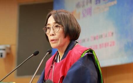 김은경 한국기독교장로회(기장) 총회장이 지난 9월29일 제106회 총회에서 당선 소감을 발표하고 있다. 사진 기장 제공