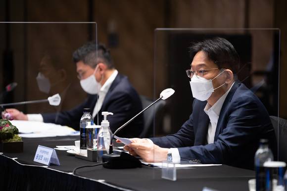 윤성로 위원장이 30일 포시즌스 호텔에서 열린 금융 마이데이터 기업 간담회에 참석하여 모두말씀을 하고 있다. [사진=4차산업혁명위원회]